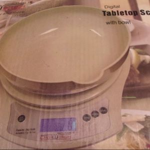 NIB Table top scale. M13